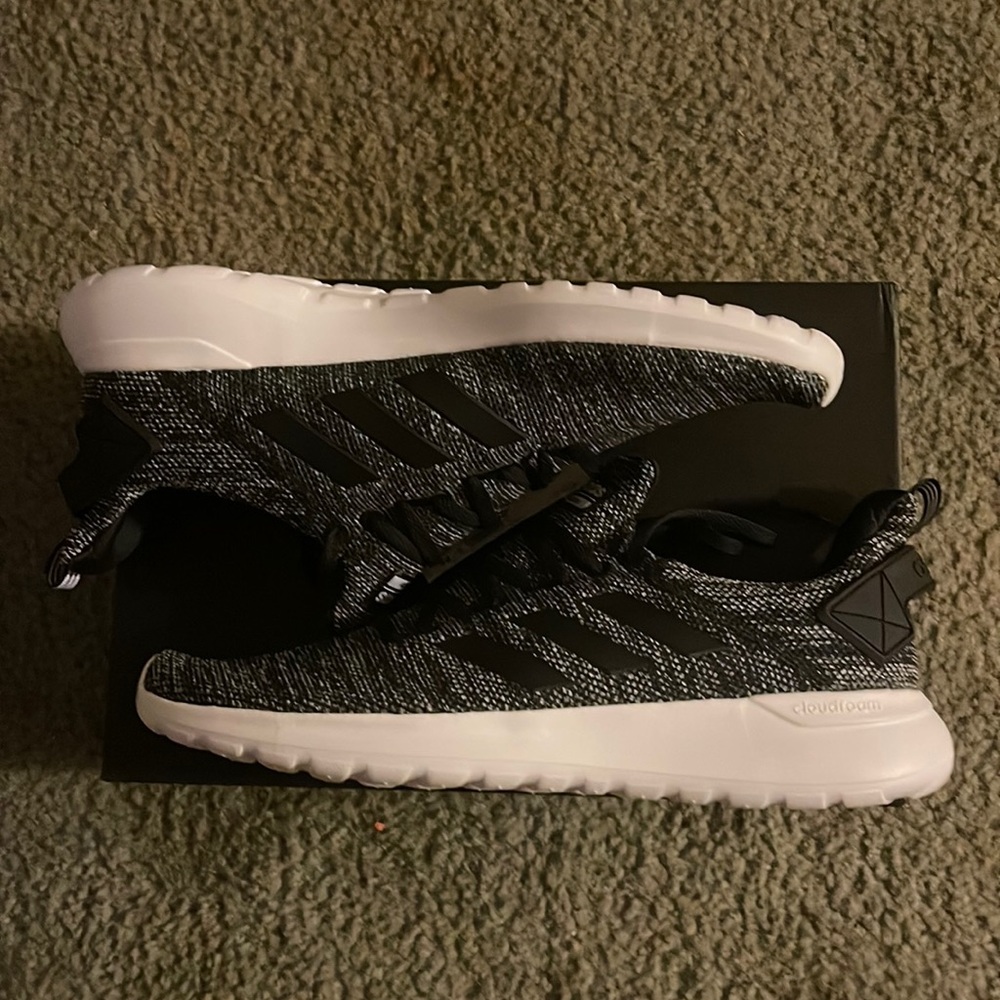 Adidas- Lite Racer